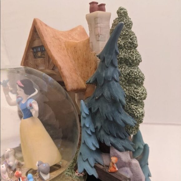 Disney SNOW WHITE & SEVEN DWARVES large Music SNOW GLOBE collectible holidays - Picture 6 of 13